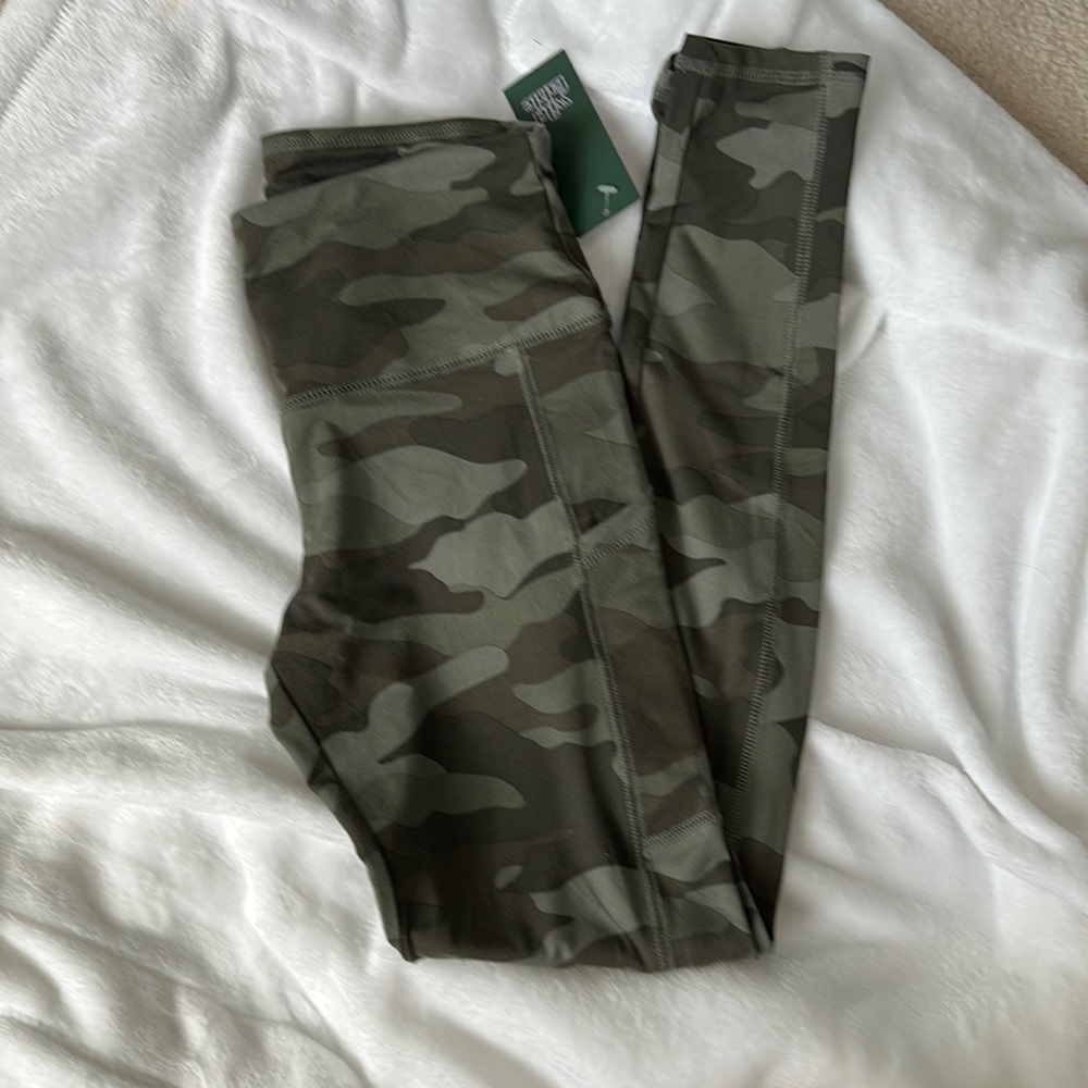Wild Fable Camo leggings